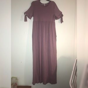 Maxi dress! 🌟 (has pockets!)
